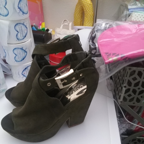 Woman shoes retro style - Picture 3 of 3